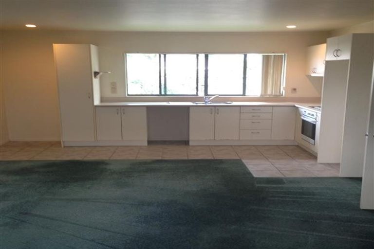 Photo of property in 19 Neta Grove, Henderson, Auckland, 0612