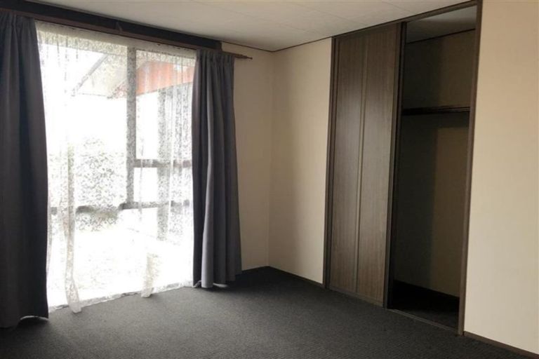 Photo of property in 7 Lindaver Grove, Merrilands, New Plymouth, 4312