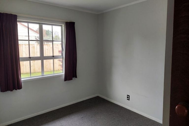 Photo of property in 98 Oakfield Crescent, Pukete, Hamilton, 3200