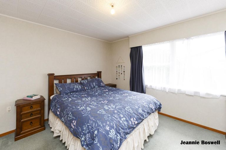 Photo of property in 43 Elmira Avenue, Hokowhitu, Palmerston North, 4410