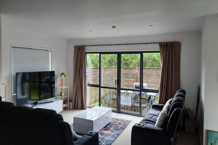 Photo of property in 1 Sunstone Crescent, Brown Owl, Upper Hutt, 5018