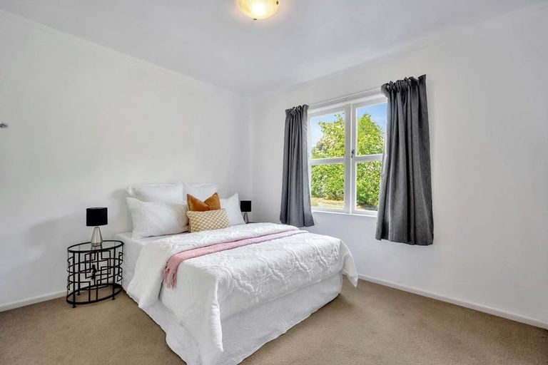 Photo of property in 60 Cobham Crescent, Kelston, Auckland, 0602