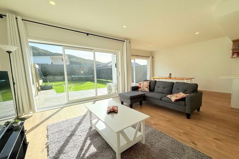 Photo of property in 77 Hokioi Drive, Kenepuru, Porirua, 5022