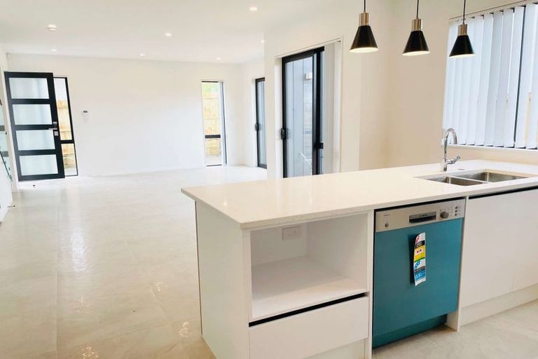 Photo of property in 40a Spencer Road, Pinehill, Auckland, 0632