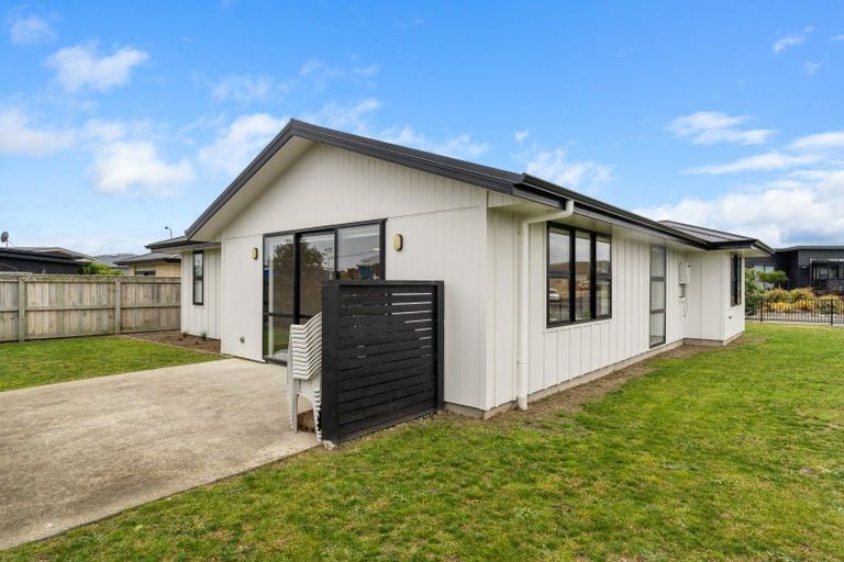Photo of property in 1 Seagrass Place, Otaki Beach, Otaki, 5512