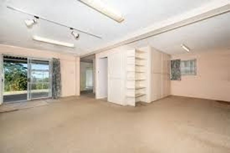 Photo of property in 417 Don Buck Road, Massey, Auckland, 0614