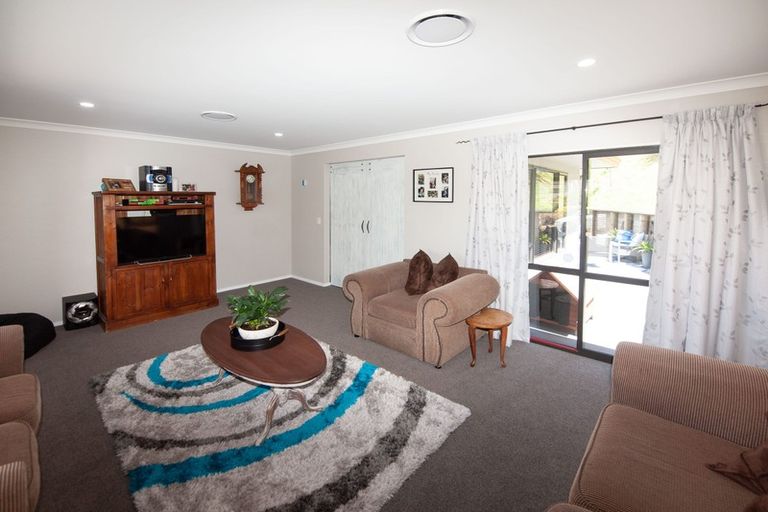 Photo of property in 35 Waverton Terrace, Churton Park, Wellington, 6037