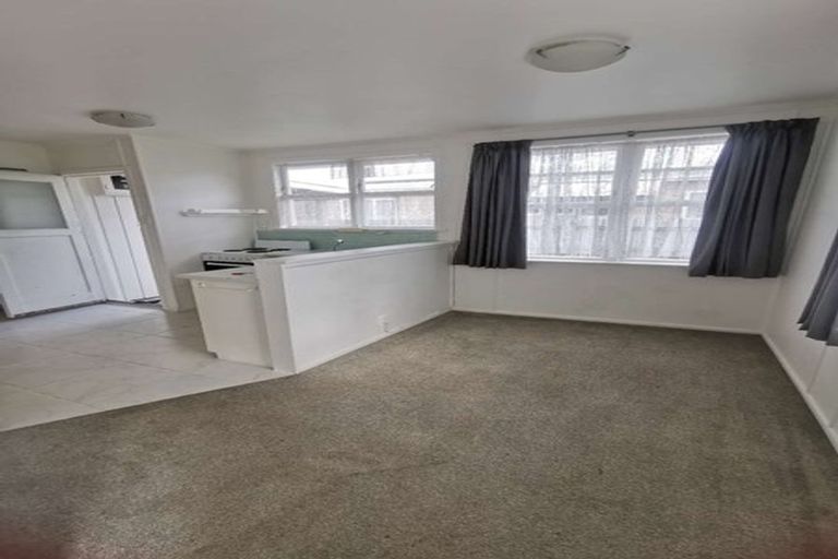 Photo of property in 1a Saulbrey Grove, Woburn, Lower Hutt, 5010