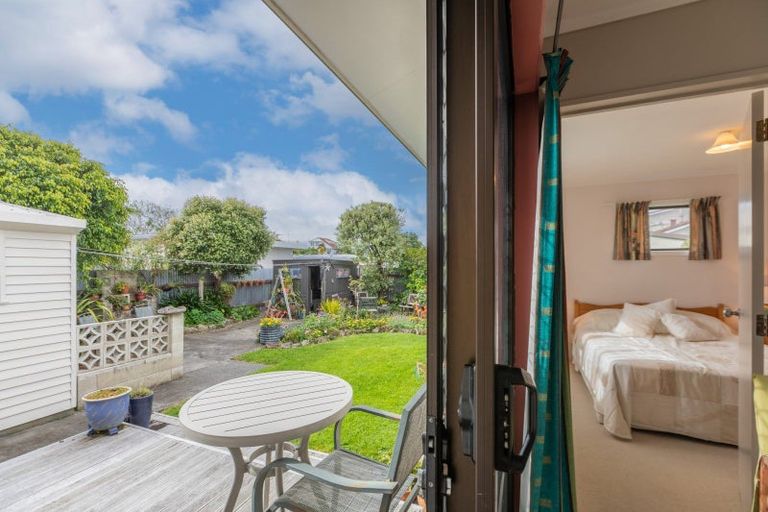 Photo of property in 76 Meeanee Quay, Westshore, Napier, 4110