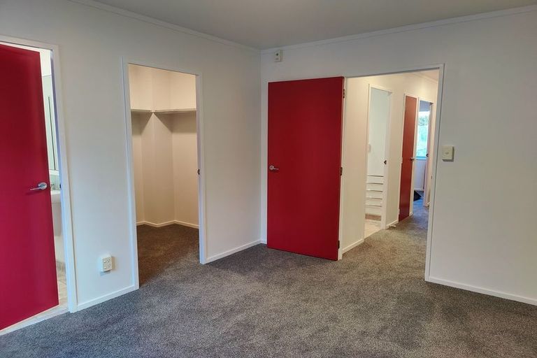 Photo of property in 3 Kelvin Grove, Te Aro, Wellington, 6011