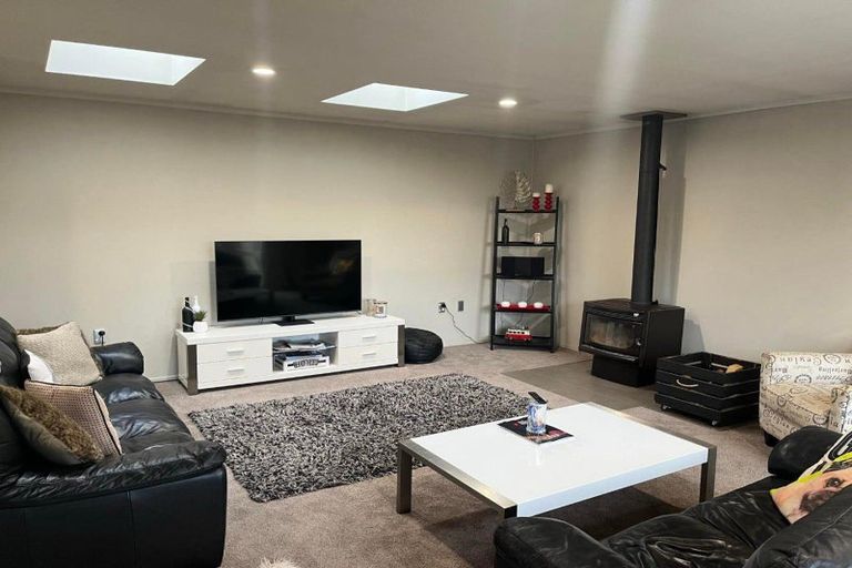 Photo of property in 22a Waiwera Place, Merrilands, New Plymouth, 4312
