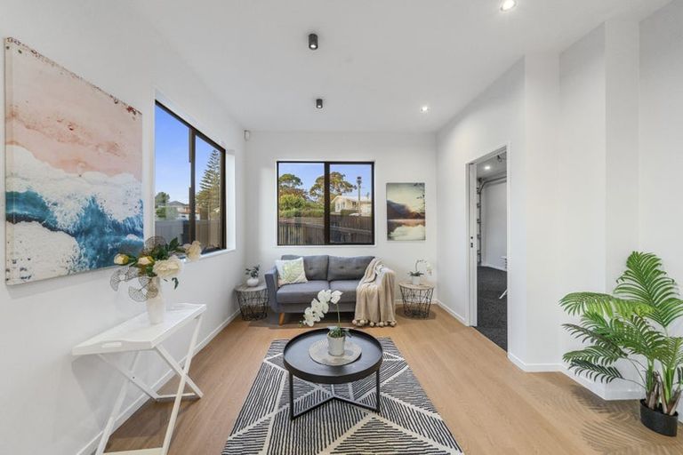 Photo of property in 23c Wanaka Place, Pakuranga Heights, Auckland, 2010