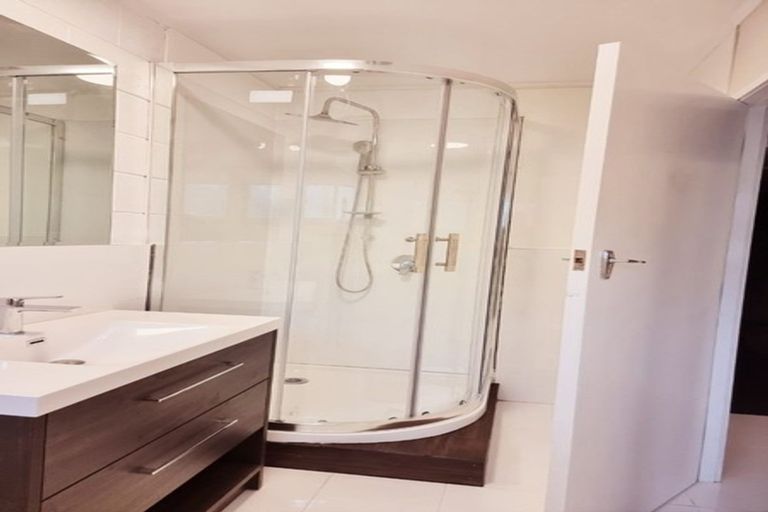 Photo of property in 2/55 Orams Road, Hillpark, Auckland, 2102