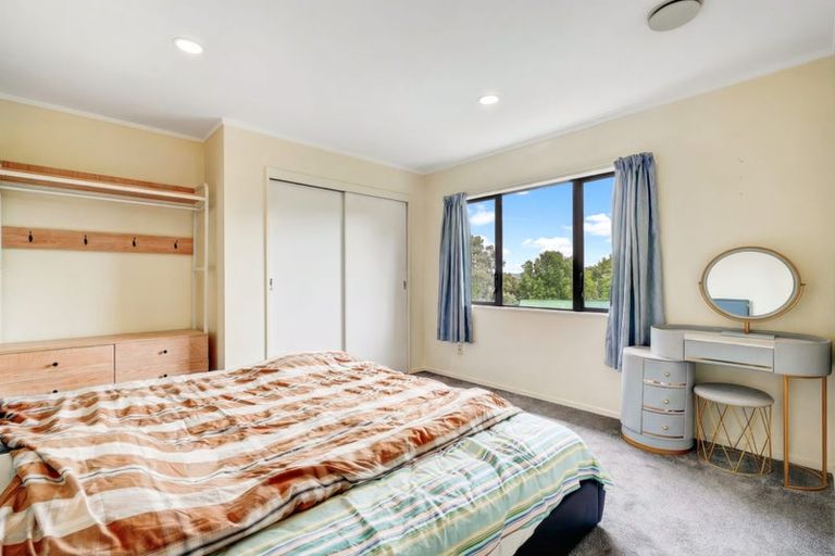 Photo of property in 2/28 Pahi Place, West Harbour, Auckland, 0618