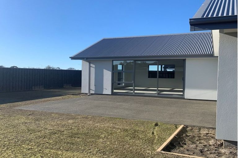 Photo of property in 10 Mccahon Drive, Rangiora, 7400