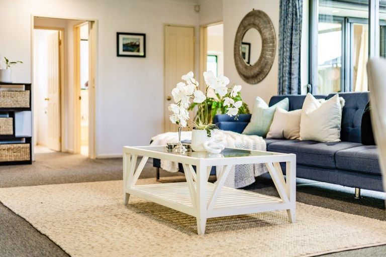 Photo of property in 17 Ruze Vida Drive, Massey, Auckland, 0614