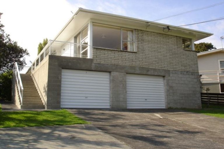 Photo of property in 2/95 Archers Road, Hillcrest, Auckland, 0629