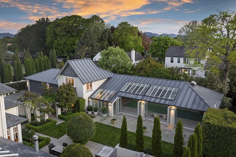 Photo of property in 5 Saint Barnabas Lane, Fendalton, Christchurch, 8052