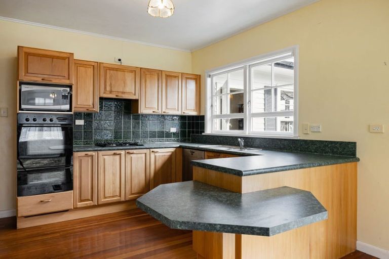 Photo of property in 52 Forest Lake Road, Forest Lake, Hamilton, 3200