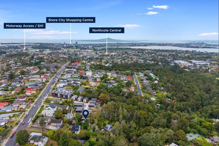 Photo of property in 3/57 Pupuke Road, Birkenhead, Auckland, 0627