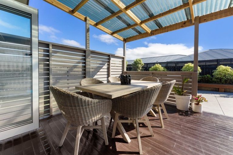 Photo of property in 12 Monaco Grove, Fitzherbert, Palmerston North, 4410