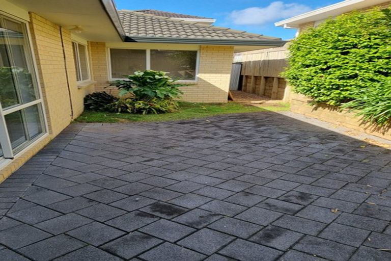 Photo of property in 1/7 Thurston Place, Bucklands Beach, Auckland, 2012