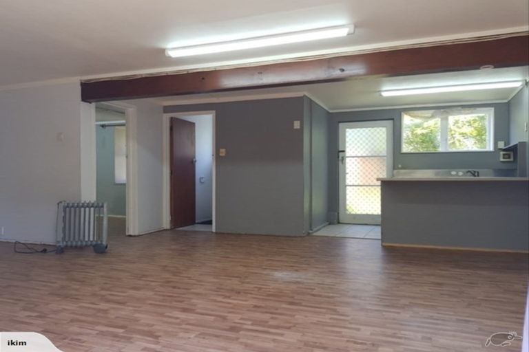 Photo of property in 35 Easton Park Parade, Glenfield, Auckland, 0629