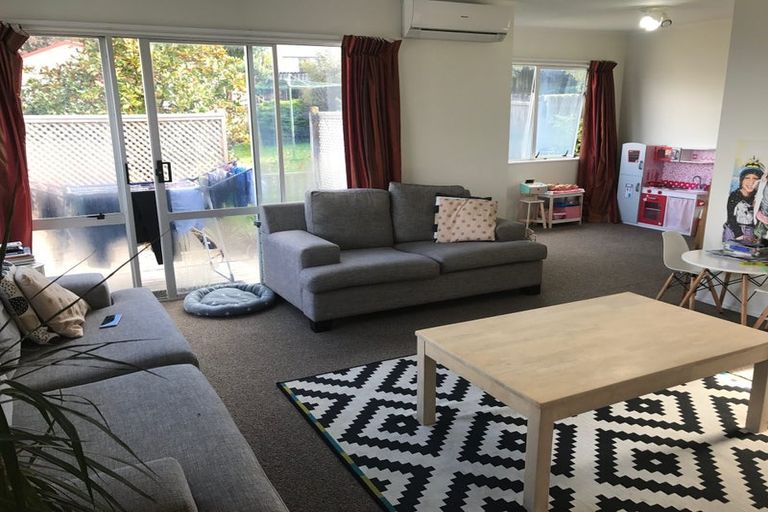 Photo of property in 2/48 Sandgate Avenue, Botany Downs, Auckland, 2010