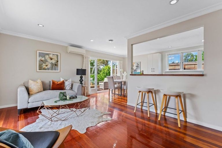 Photo of property in 1/5 Compton Street, Hillcrest, Auckland, 0627