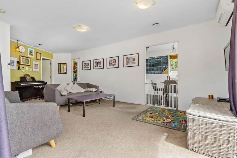 Photo of property in 2 Longreach Drive, Sunnyvale, Auckland, 0612