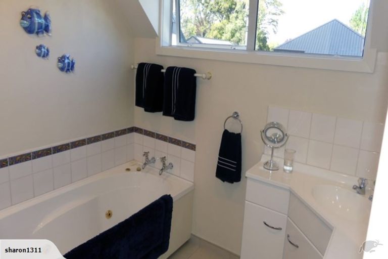 Photo of property in 12 Chevron Place, Ilam, Christchurch, 8041