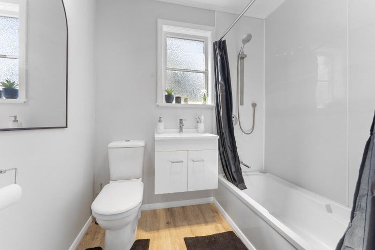 Photo of property in 37 Rangiora Avenue, Roslyn, Palmerston North, 4414