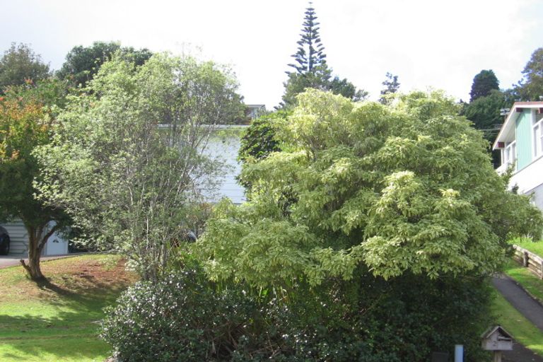 Photo of property in 32 Scotstoun Place, Glen Eden, Auckland, 0602
