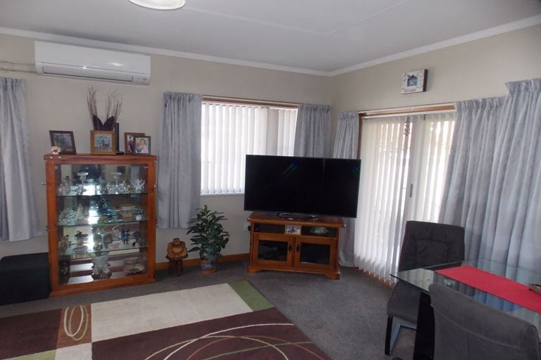 Photo of property in 16 Ongo Road, Hunterville, 4730