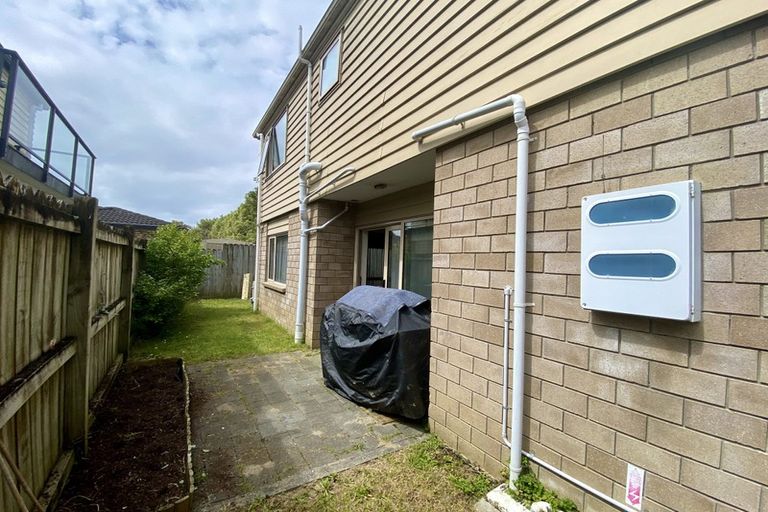 Photo of property in 2 Tavua Lane, Ranui, Auckland, 0612