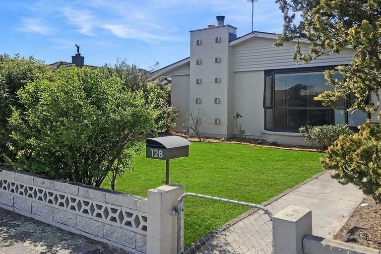 Photo of property in 128 Effingham Street, North New Brighton, Christchurch, 8083