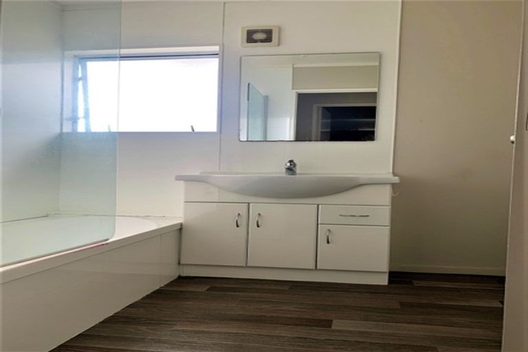 Photo of property in 1/13 Cyril Crescent, West Harbour, Auckland, 0618