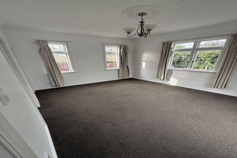 Photo of property in 22 Riddlers Crescent, Petone, Lower Hutt, 5012