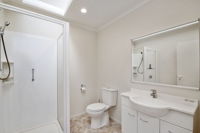 Photo of property in 38 Lakeridge Close, Rangatira Park, Taupo, 3330