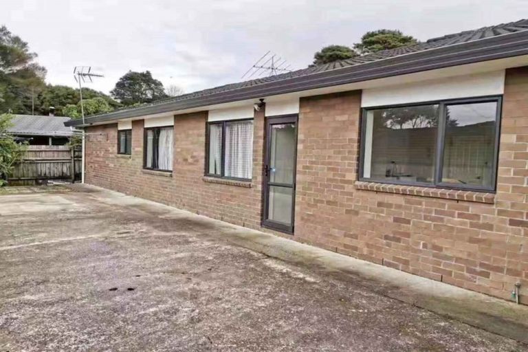 Photo of property in 19 Shah Place, Glen Eden, Auckland, 0602