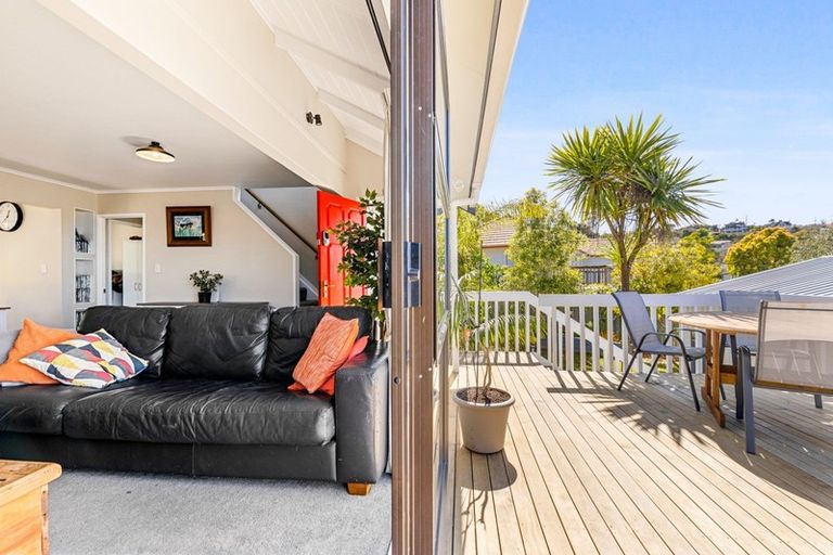 Photo of property in 5 Lorena Place, West Harbour, Auckland, 0618