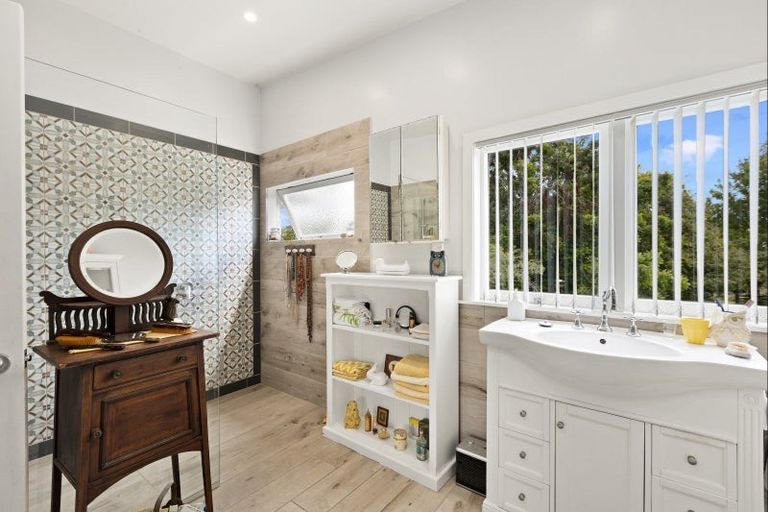 Photo of property in 20 Dye Access Road, Kaukapakapa, 0871