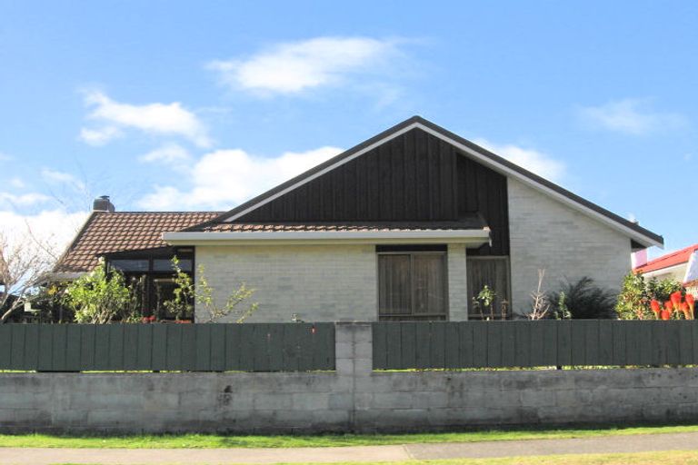 Photo of property in 33 Ngarimu Crescent, Taradale, Napier, 4112