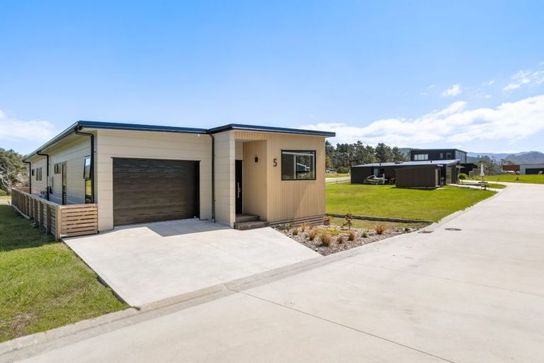 Photo of property in 5 Pinnacles Lane, Pauanui, 3579