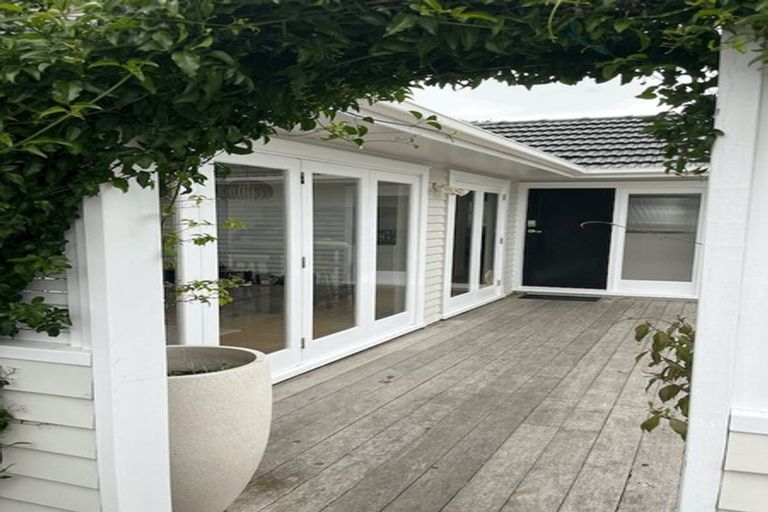 Photo of property in 2/112 Lake Road, Belmont, Auckland, 0622