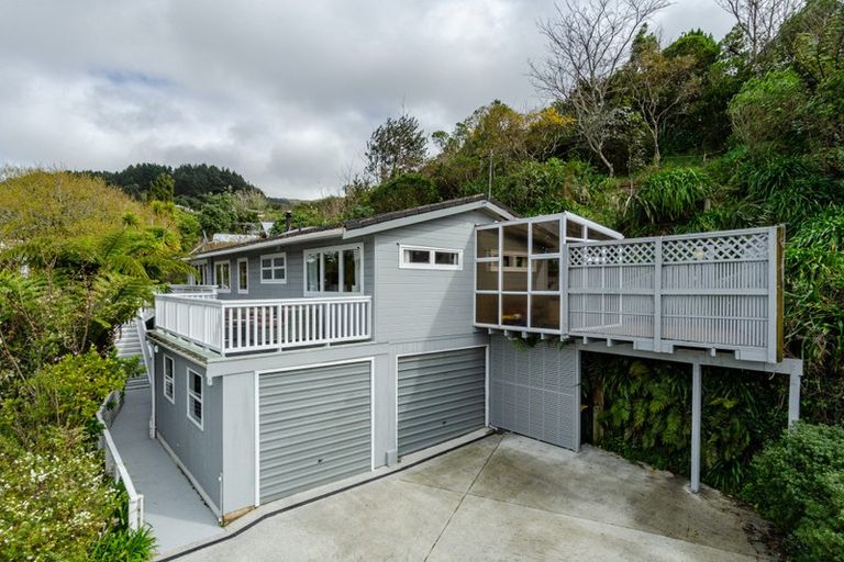 Photo of property in 2 Thomas Hook Street, Tawa, Wellington, 5028