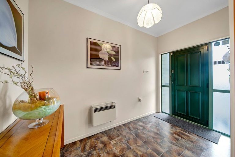 Photo of property in 339a Devon Street West, New Plymouth, 4310