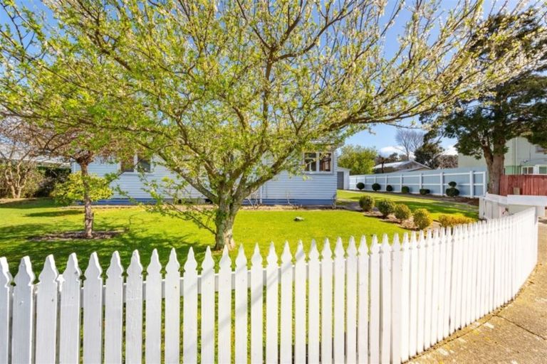 Photo of property in 2 Whakataki Grove, Waiwhetu, Lower Hutt, 5010