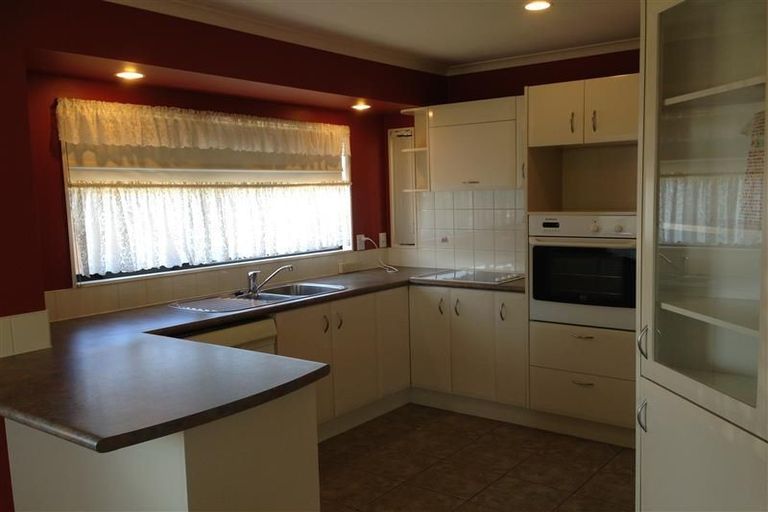 Photo of property in 3 Grande Vue Road, Papatoetoe, Auckland, 2025