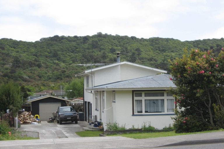 Photo of property in 161 Waikawa Road, Picton, 7220